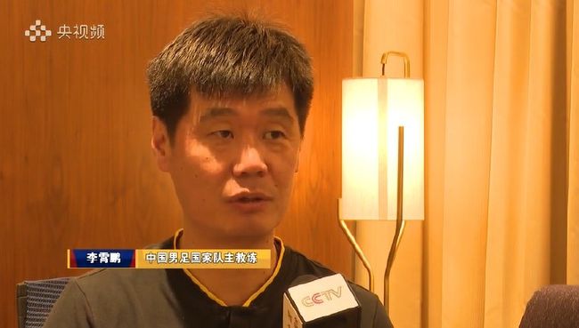 不过黎漾说的也的确是事实，如果不能脱颖而出，让别人注意到你的话，这个晚宴也没有参加的必要了，果然她的目光还是要放得长远一些。